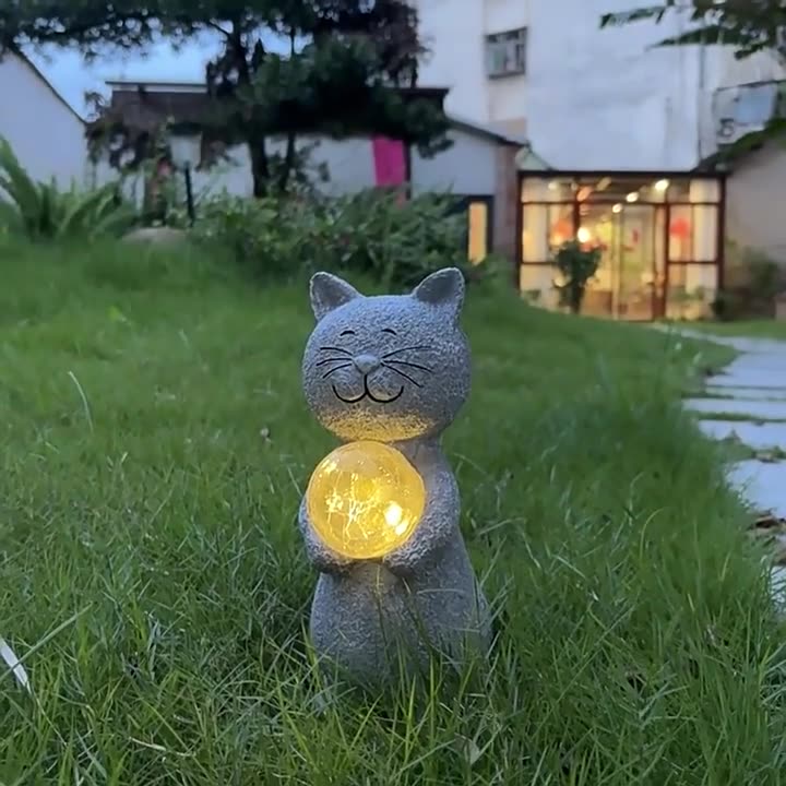 Garden Solar-Powered Cat Ornament